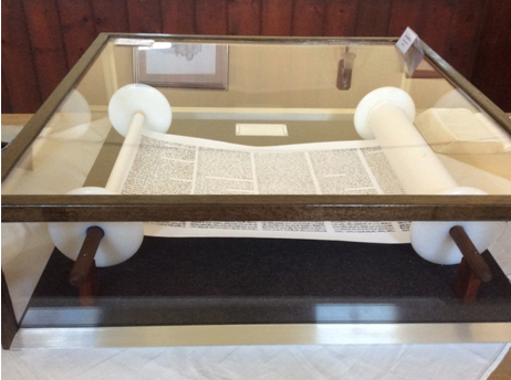 Torah replica